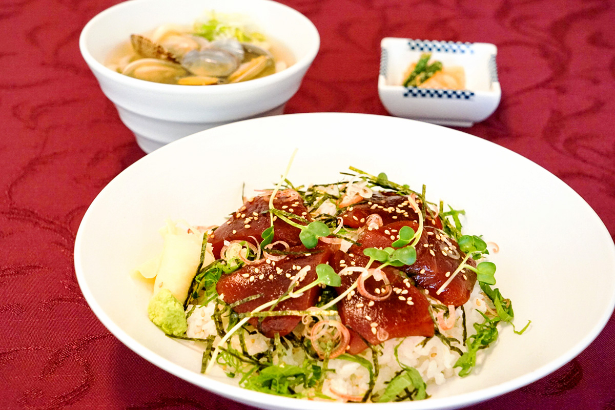 鮪ちらしとミニ浅蜊うどん(ライス・ミニそば付)