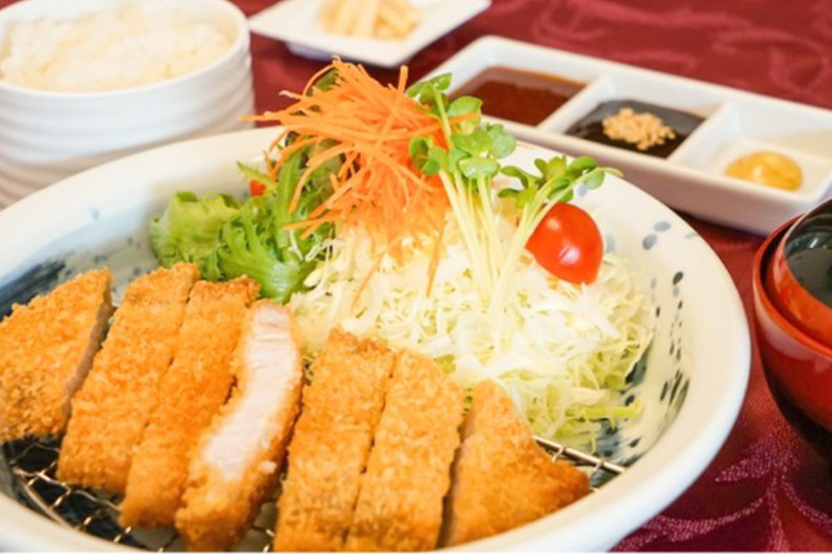 ロースカツ御膳(御飯・漬物・味噌汁付)