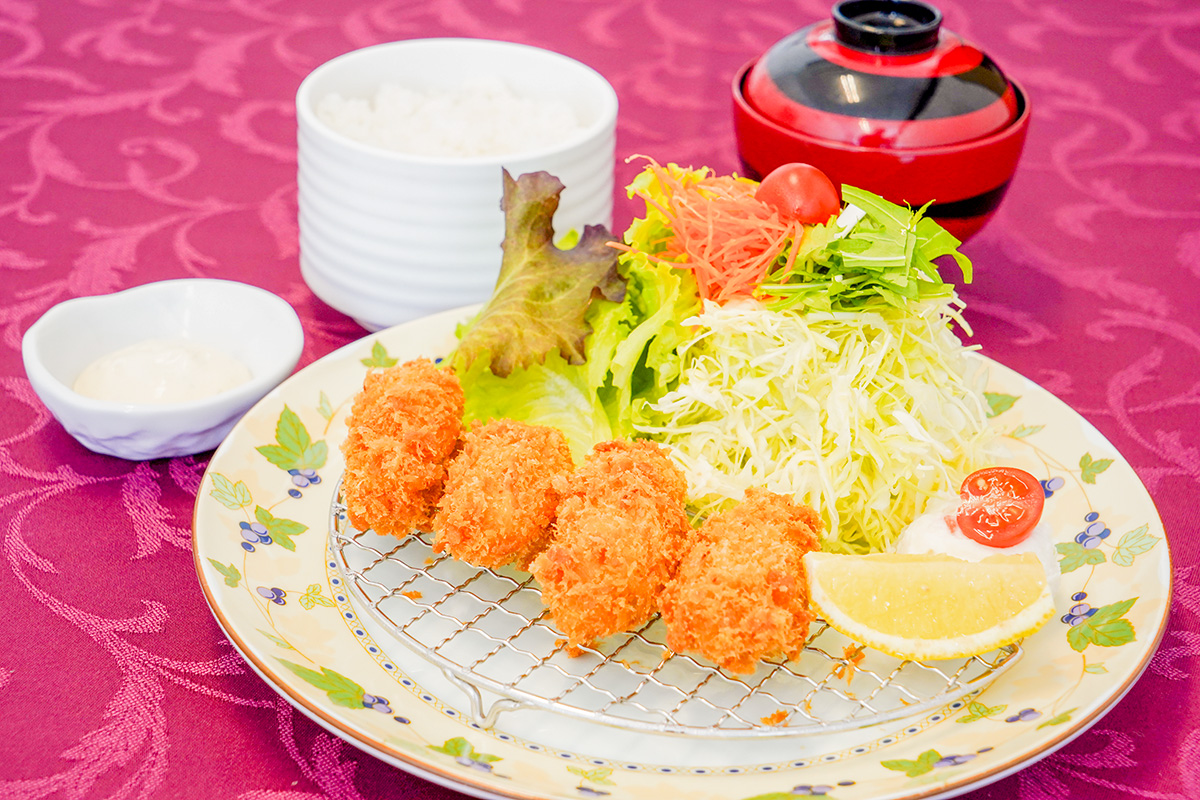 牡蠣フライ御膳（ライス・味噌汁・漬物付）